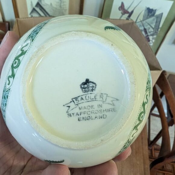 Sadler Staffordshire England Dragon Vase/Jar - Picture 2 of 3